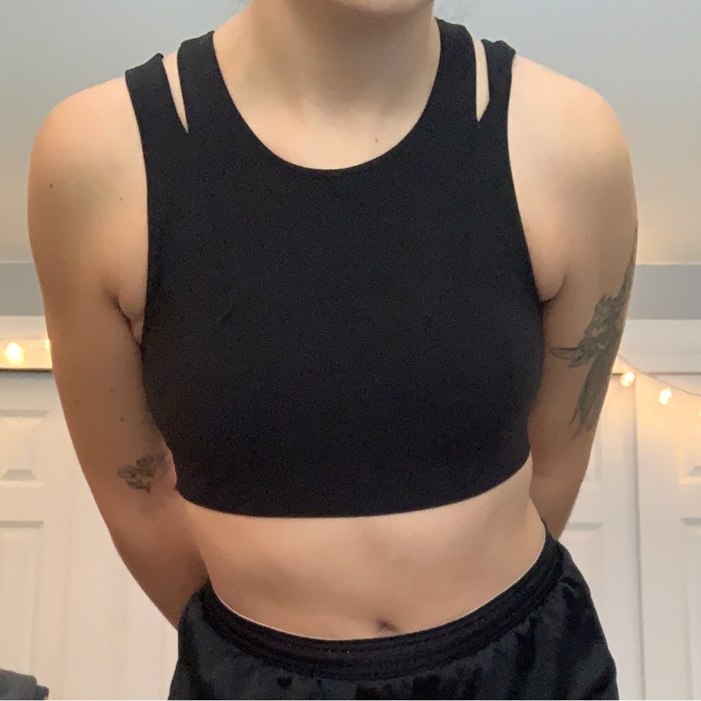 lululemon high neck open back sports bra size 4 B/C